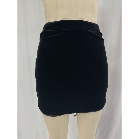 Camila Coelho 'Lori' Black Velvet Mini Skirt Size S - Picture 2 of 5